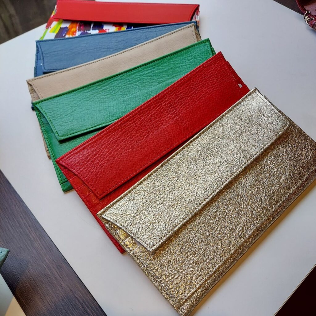 第一印象から決めていました イントロダクション 夙川直営店 スタッフブログ 神戸 夙川 発のオリジナルバッグ 財布のお店